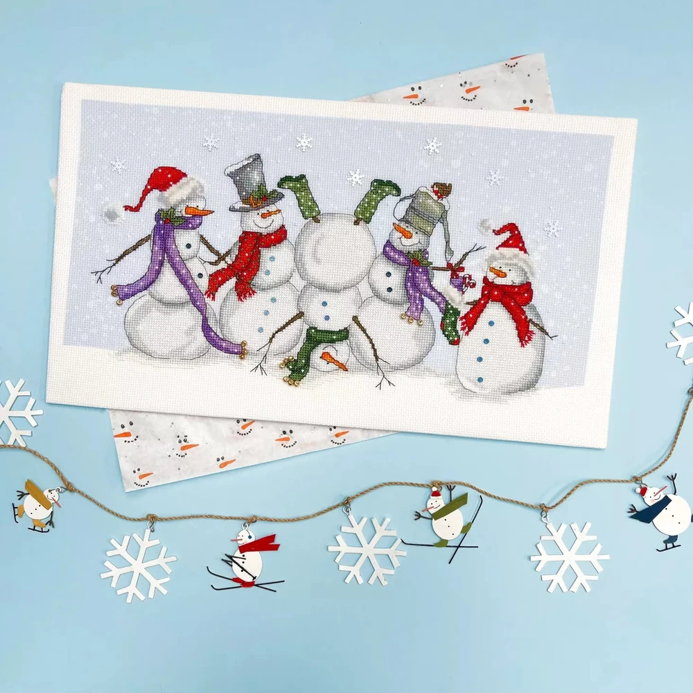 Bothy Threads Kalėdinis siuvinėjimo kryželiu rinkinys „Frosty Frolics“, sniego fonas, 36x20 cm