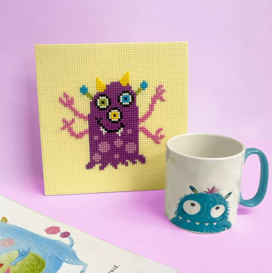 Bothy Threads Siuvinėjimo kryželiu rinkinys vaikams „Massive Monsters – Perry“, 16x16 cm