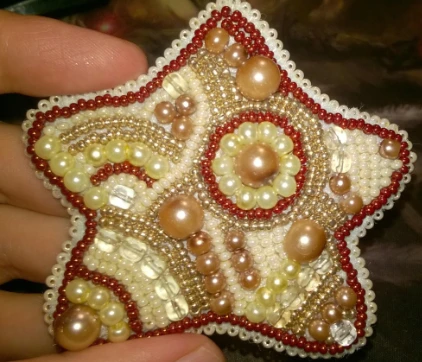 Charivna Mit Karoliukų siuvinėjimo rinkinys segės „Meduolis“ su Preciosa, Crystal Art