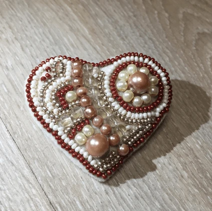 Charivna Mit Segės siuvinėjimo karoliukais rinkinys Crystal Art „Meduolis“