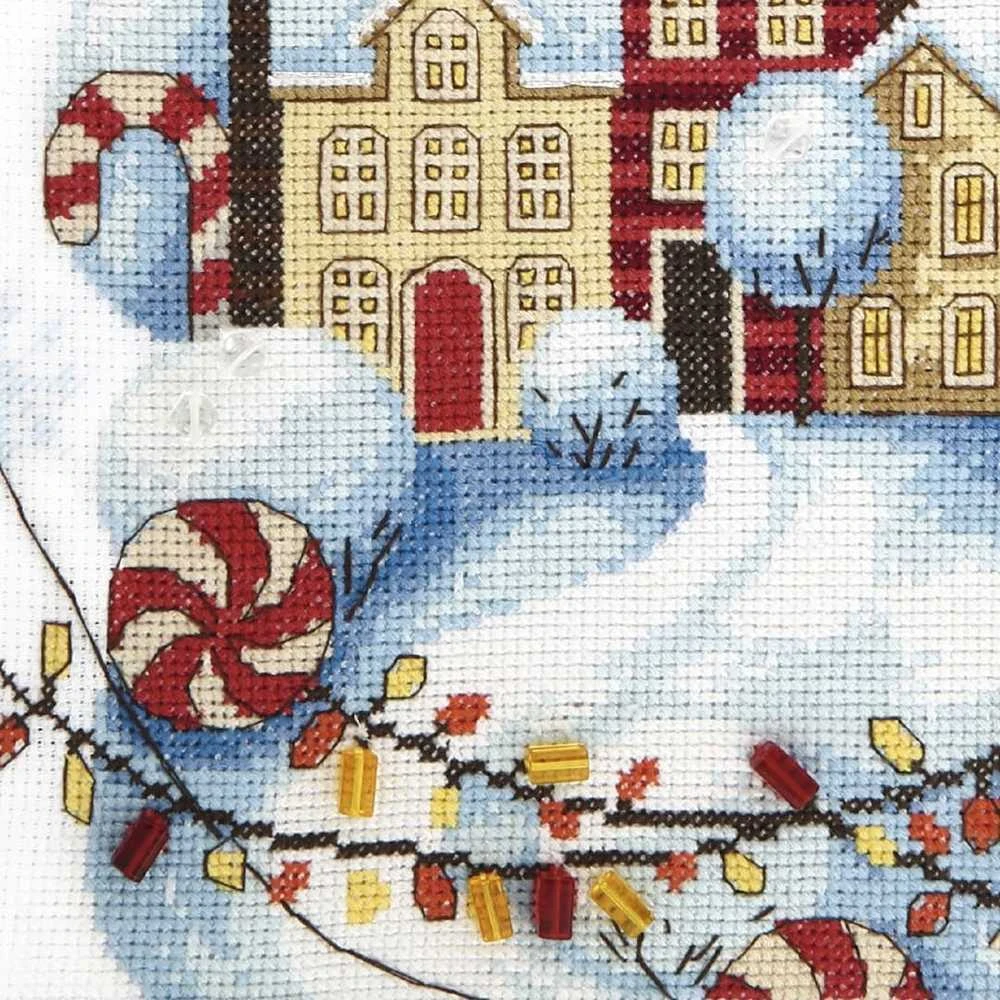 Charivna Mit Siuvinėjimo kryželiu rinkinys „Imbierinis namelis“ su karoliukais 20×30 cm