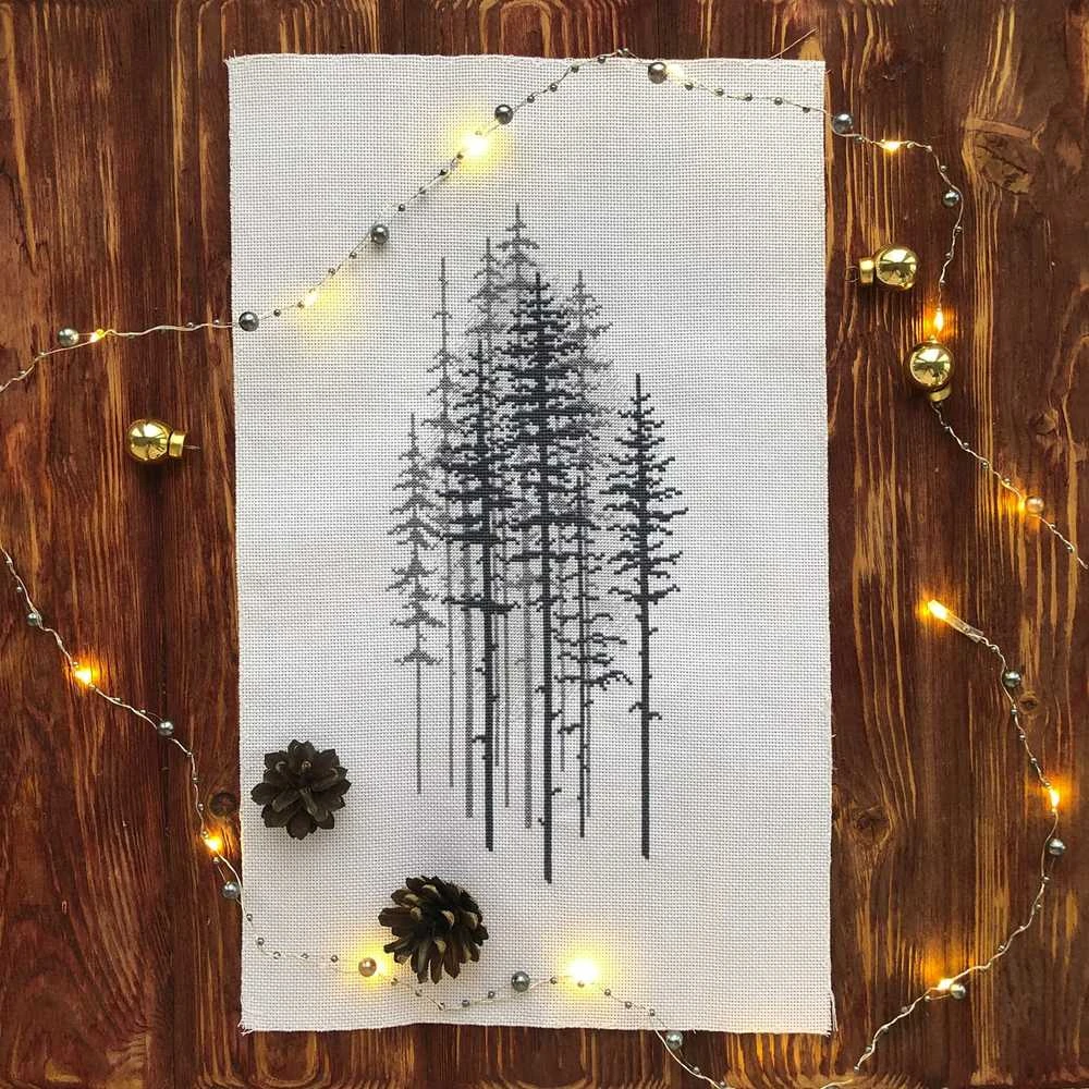 Charivna Mit Siuvinėjimo kryželiu rinkinys su karoliukais „Ūkanotas miškas“, 15×29,5 cm