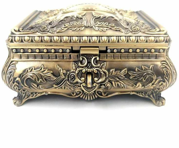 Deco Gifts Auksinės spalvos metalinė papuošalų dėžutė 21-20L