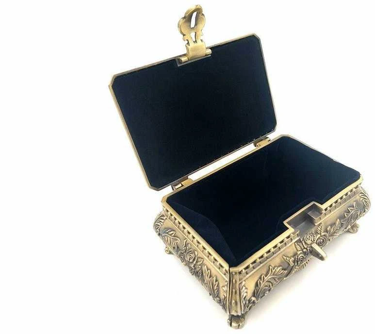 Deco Gifts Auksinės spalvos metalinė papuošalų dėžutė 21-20L