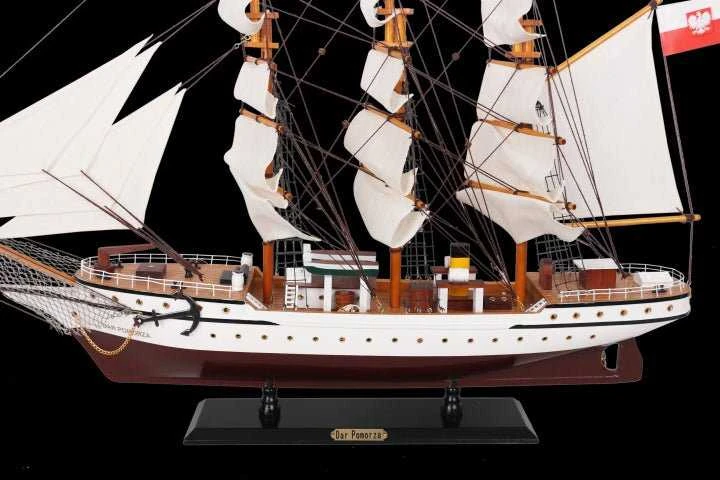 Deco Gifts Burlaivio „Dar Pomorza“ medinis modelis 80 cm – elegantiška dekoracija