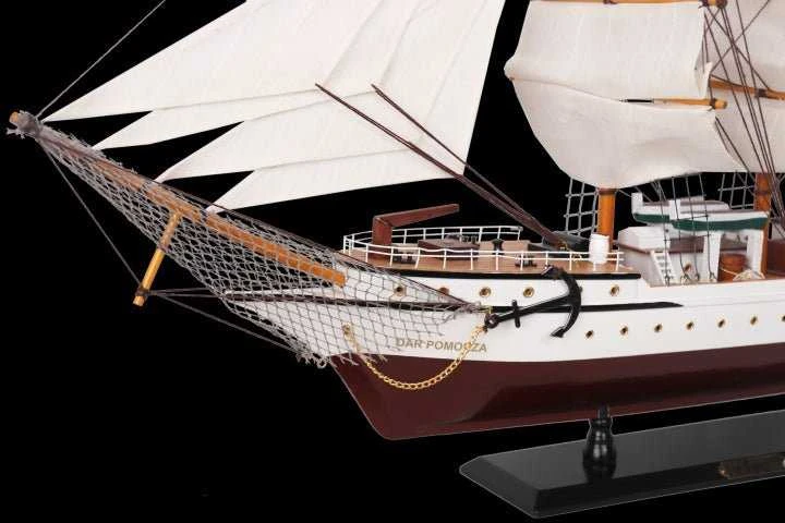 Deco Gifts Burlaivio „Dar Pomorza“ medinis modelis 80 cm – elegantiška dekoracija