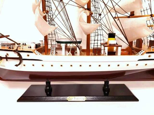 Deco Gifts Burlaivio „Dar Pomorza“ medinis modelis 80 cm – elegantiška dekoracija