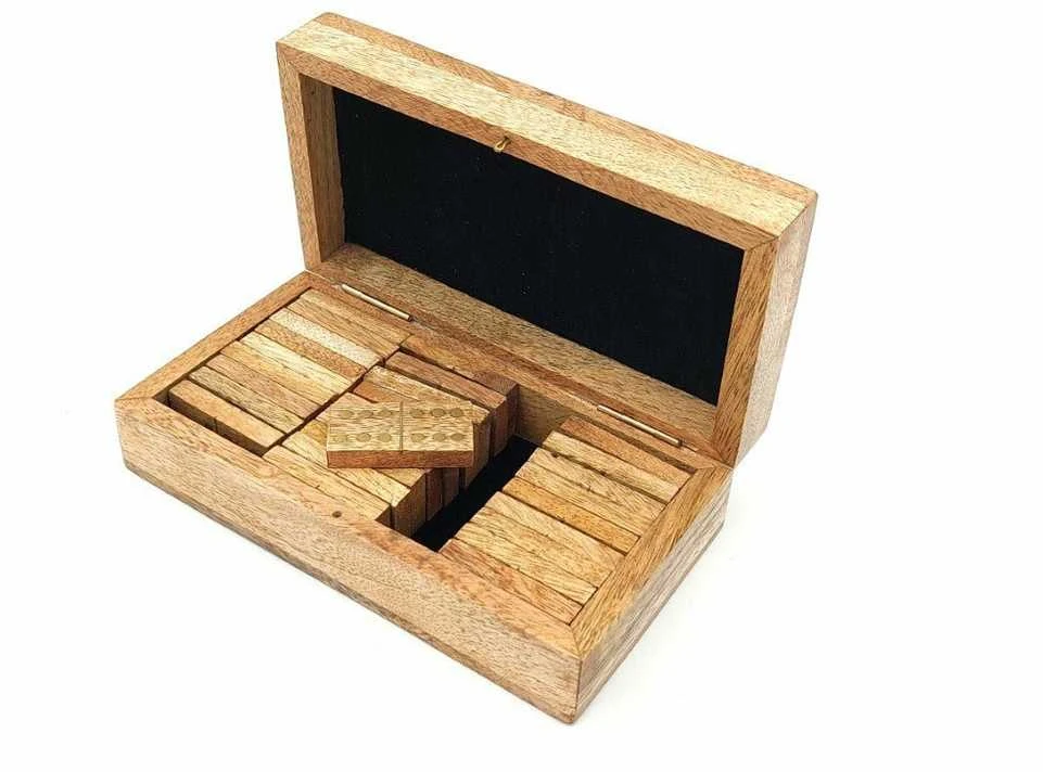 Deco Gifts Elegantiškas medinis domino rinkinys su dėžute – mango medis, 28 kaladėlės