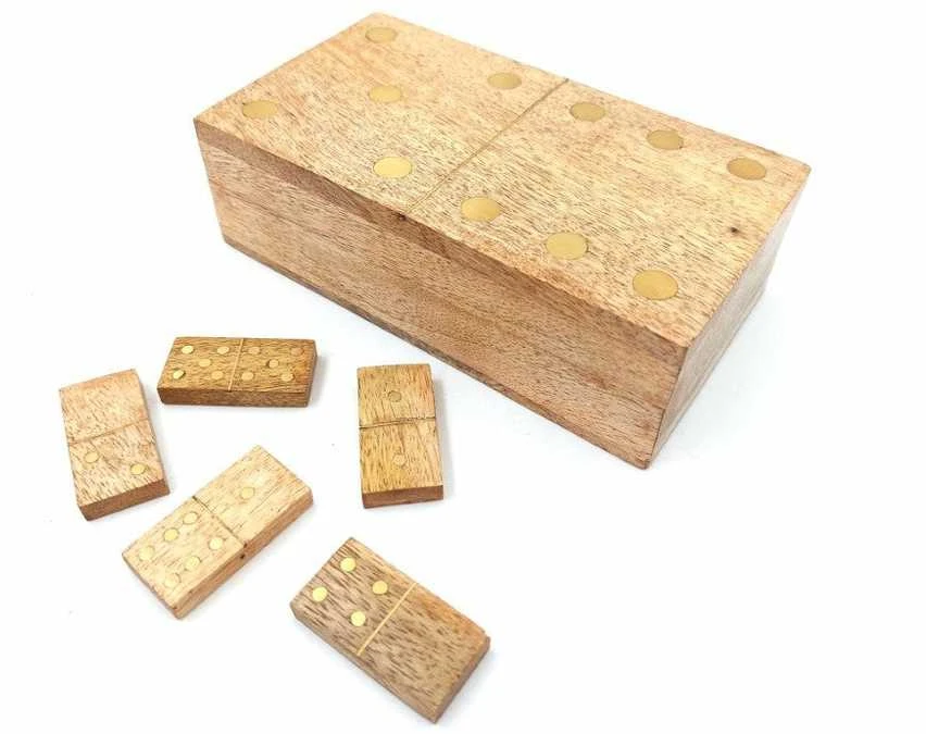 Deco Gifts Elegantiškas medinis domino rinkinys su dėžute – mango medis, 28 kaladėlės