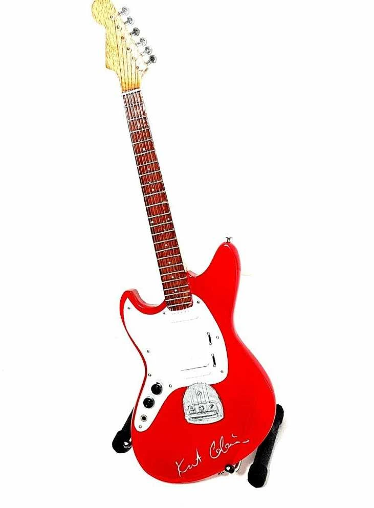 Indominiguitars Mini gitara – Kurt Cobain Nirvana, rankų darbo, mahagonas, 1:4, kolekcinė