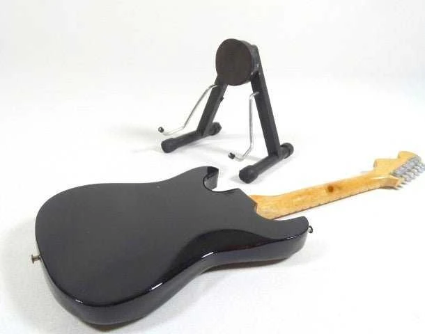 Indominiguitars Mini gitara Rožinė Floyd, mahonio, rankų darbo, 1:4, kolekcinė
