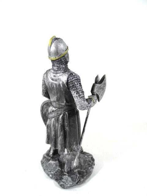 Deco Gifts Kryžiuočio riterio figūrėlė, 18 cm, derva, su skydu ir kirviu