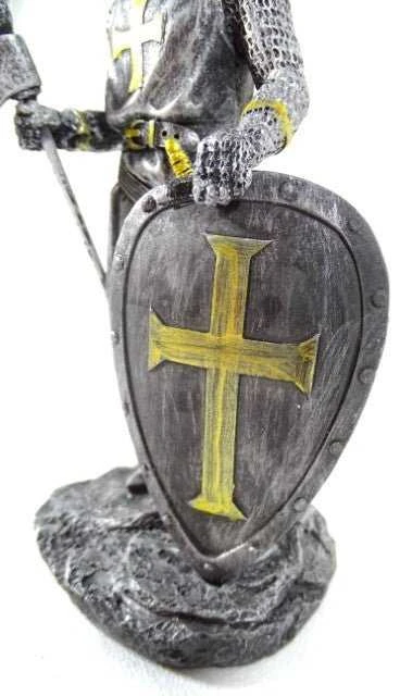 Deco Gifts Kryžiuočio riterio figūrėlė, 18 cm, derva, su skydu ir kirviu