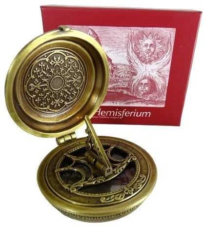 Hemisferium Ica Sl Žalvarinis saulės laikrodis su kompasu „Urania Propitia“