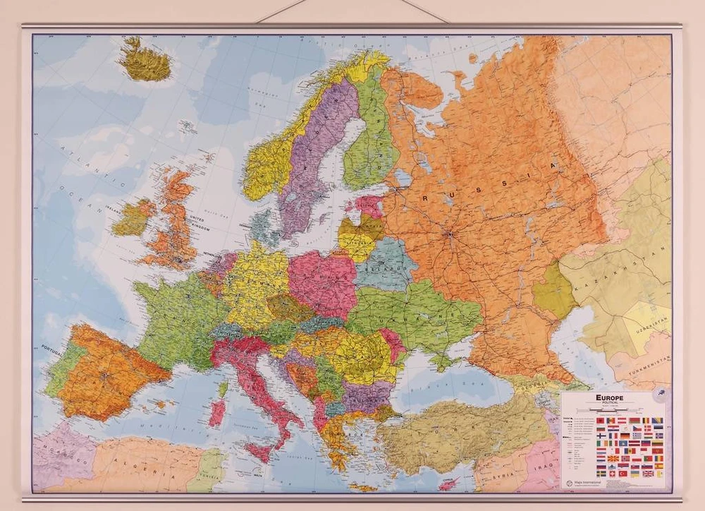 Craenen Bvba Europos politinis sieninis žemėlapis 100x139 cm, laminuotas, su vėliavomis