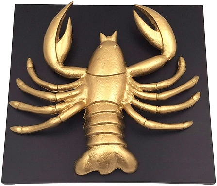 Divine Dekor Auksinė Zodiako Vėžio statulėlė su juodu mediniu pagrindu – namų dekorui
