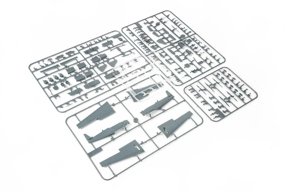 Eduard Zlín Z-326/C-305 Trenér Master Profipack 1/48 modelis (82183)