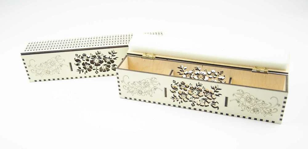 Embroidery Craft BOBKOV DENIS FOP, reg. Nr. 2893417695 Adatų laikiklis ant medinio pagrindo. Dramblio kaulo spalvos, 200 skylučių OG-059