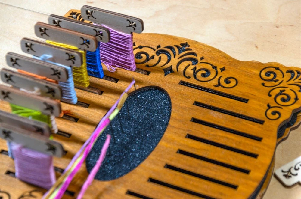 Embroidery Craft Siuvinėjimo ričių organizatorius 18 vietų – faneros laikiklis 3 mm