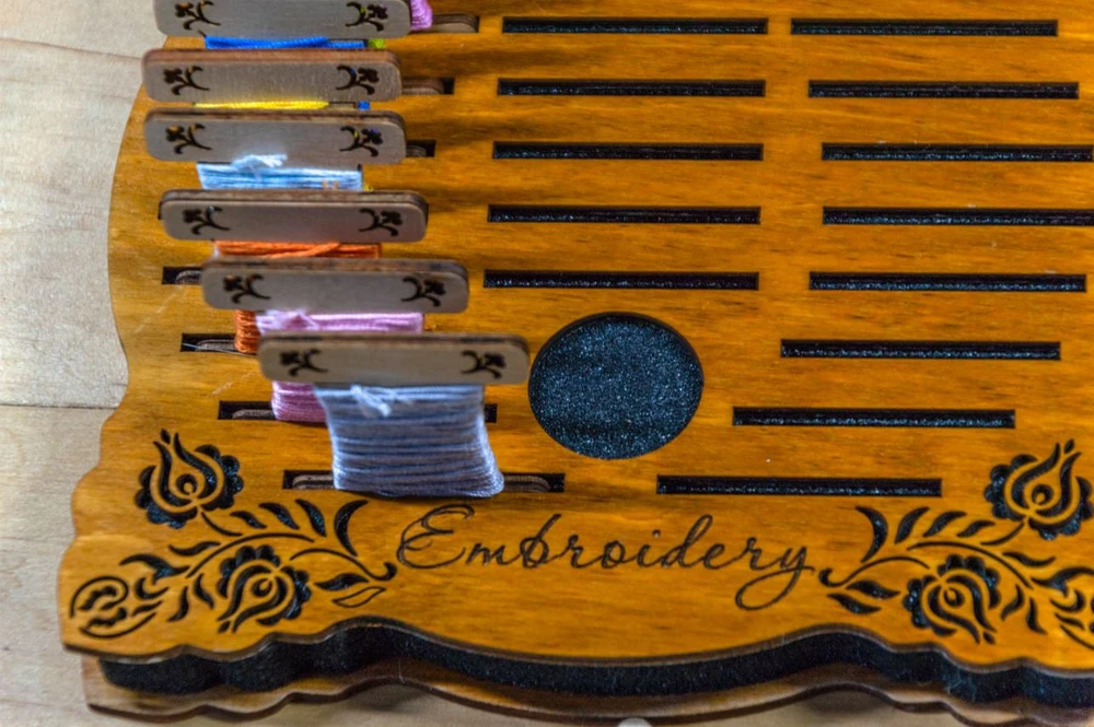 Embroidery Craft Siuvinėjimo siūlų ritinėlių organizatorius 23 vietoms, fanera