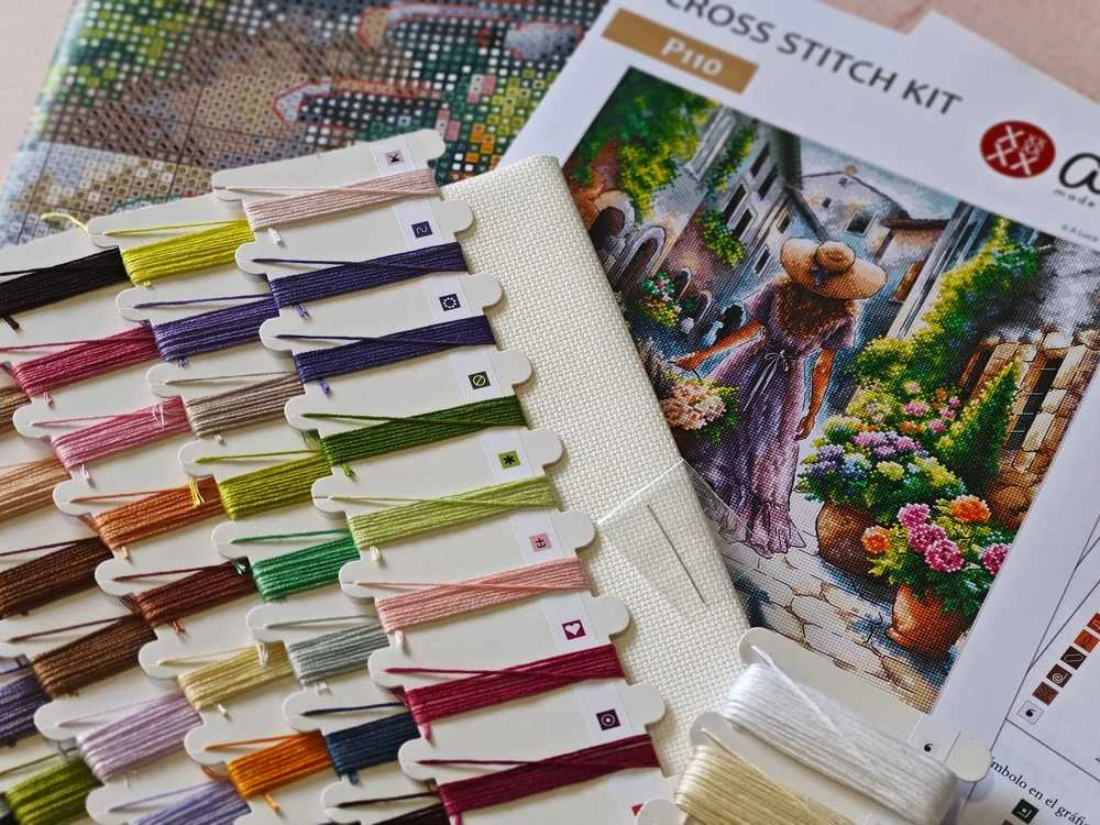 Gėlių aromatas – kryželiu siuvinėjimo rinkinys AVA Stitch