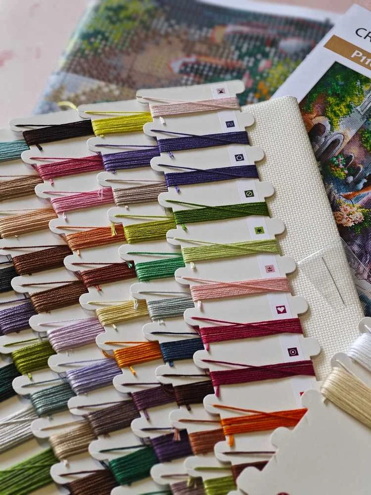 Gėlių aromatas – kryželiu siuvinėjimo rinkinys AVA Stitch