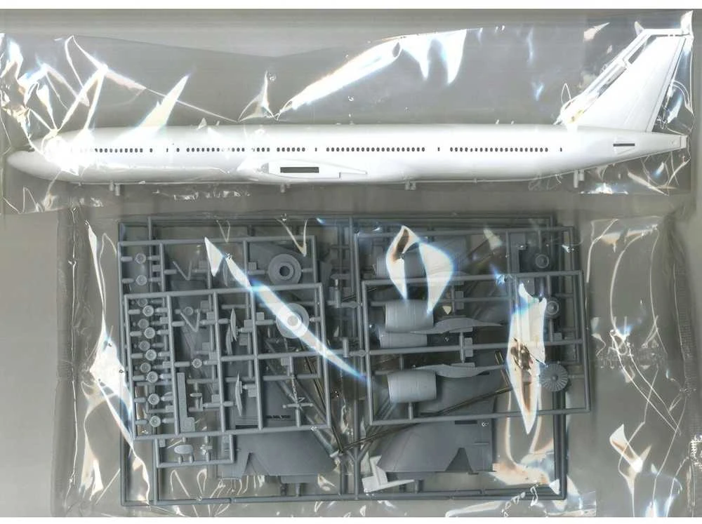 Hasegawa ANA Boeing 777-300 1/200 plastikinis lėktuvo rinkinys