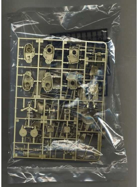 Hasegawa Groserhund Luna Hund 1/20 plastikinis robotas
