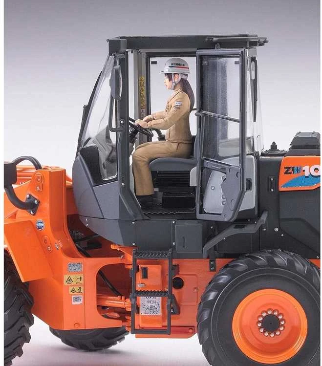 Hasegawa Hitachi ZW100-6 ratinis krautuvas 1/35 plastikinis rinkinys 66004