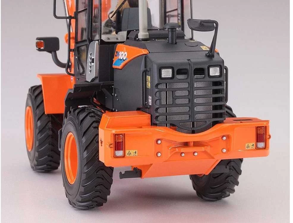 Hasegawa Hitachi ZW100-6 ratinis krautuvas 1/35 plastikinis rinkinys 66004