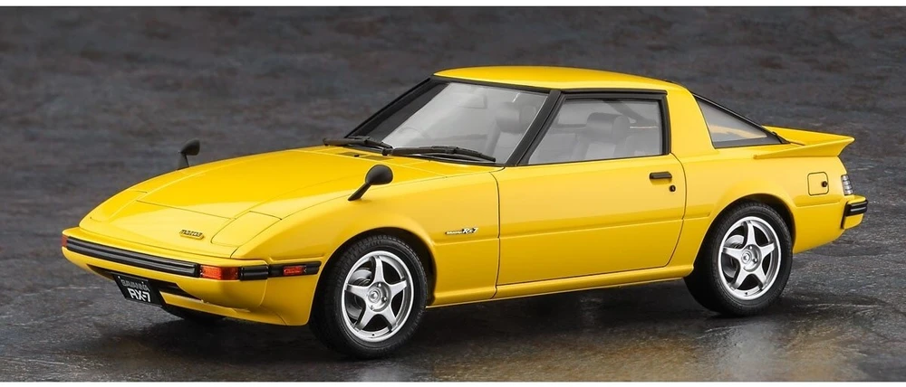 Hasegawa Mazda Savanna RX-7 SA22C 1:24 surenkamas modelis su ratlankiais