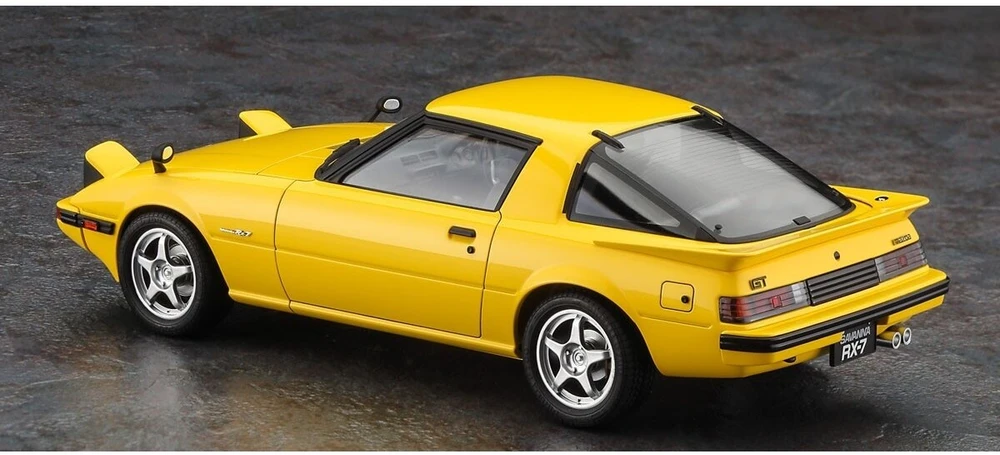 Hasegawa Mazda Savanna RX-7 SA22C 1:24 surenkamas modelis su ratlankiais