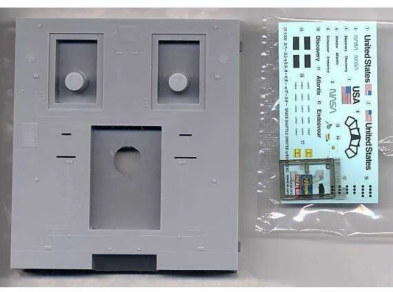 Hasegawa Space Shuttle su raketiniais nešėjais 1/200 modelis