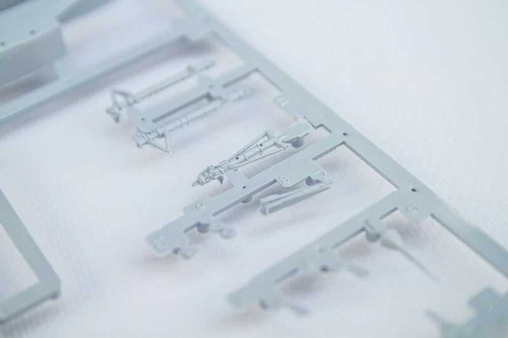 Heller Su-27UB/P Ukraina 1/72 surenkamo modelio rinkinys (80371)