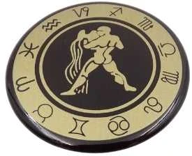 Hobilt Vandenio zodiako šaldytuvo magnetas – emaliuotas, auksinis, 6 cm