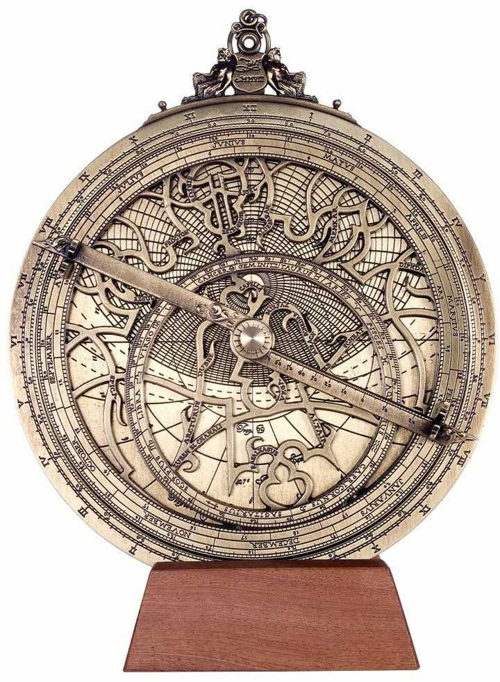 Hemisferium Ica Sl Žalvarinė astrolabija 20 cm – Renesanso replika, funkcionali, su mediniu stovu