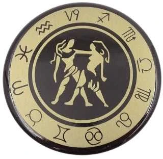 Hobilt Dvynių zodiako šaldytuvo magnetas – emaliuotas, aukso spalvos, dovana