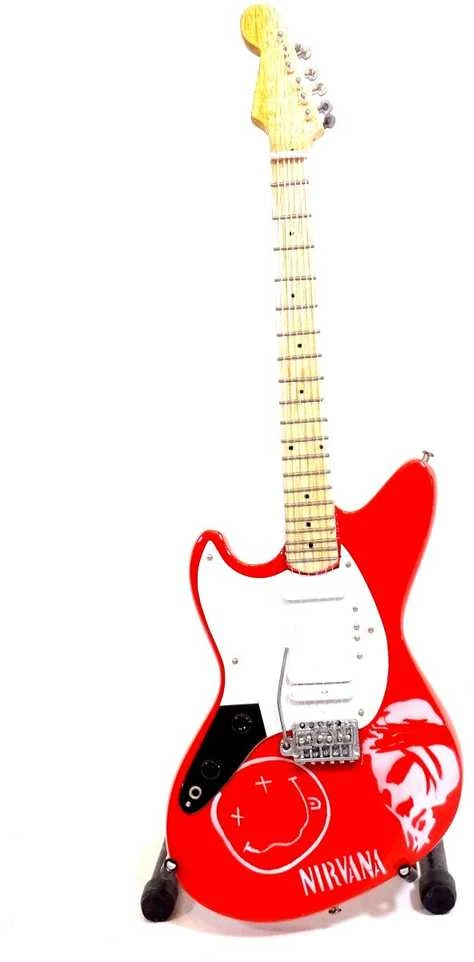Hobilt Mini gitara Nirvana / Kurt Cobain – rankų darbo, mahagonas, kolekcinė
