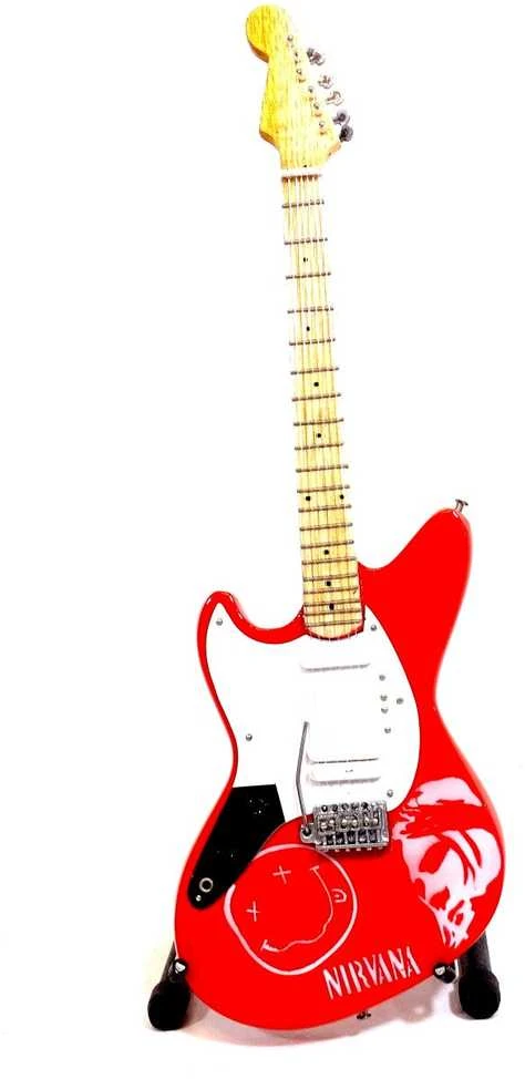 Hobilt Mini gitara Nirvana / Kurt Cobain – rankų darbo, mahagonas, kolekcinė