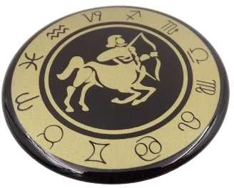 Hobilt Šaulys zodiako šaldytuvo magnetas – emaliuotas, auksinis, 6 cm