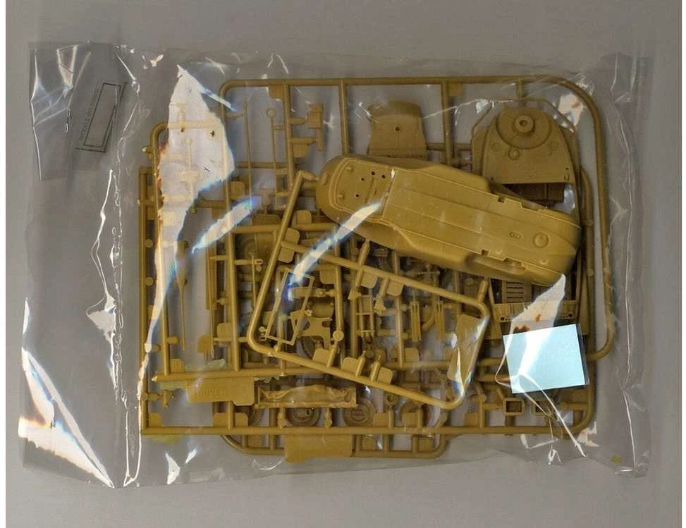 Hero Hobby Kits Vokiečių amfibija Schwimmwagen Type 166, 1/35 plastikinis rinkinys