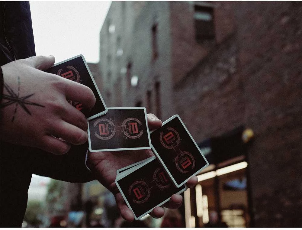 How To Do Street Magic kortos Ellusionist