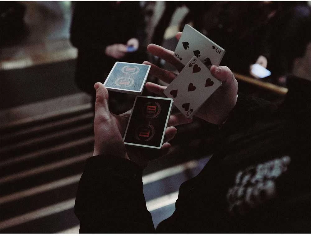 How To Do Street Magic kortos Ellusionist