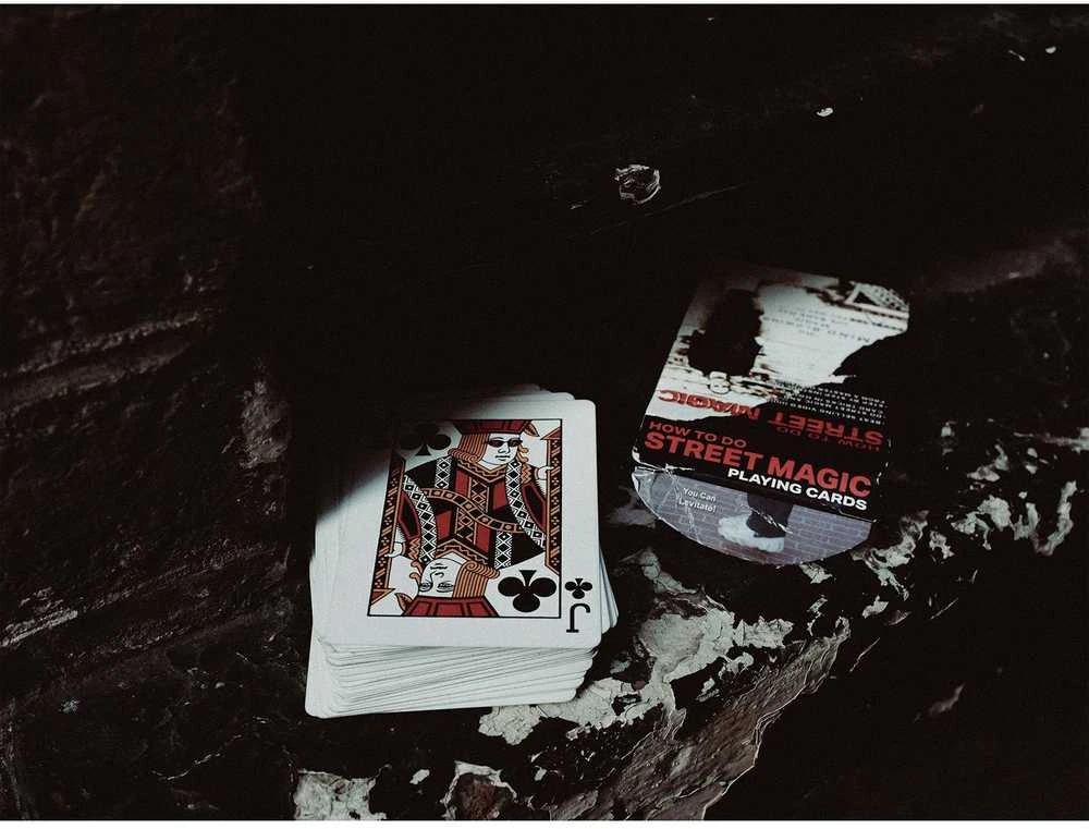 How To Do Street Magic kortos Ellusionist