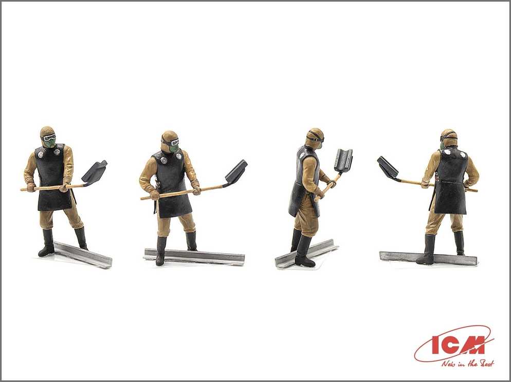 ICM Chernobyl #3 griuvėsių valytojai 1/35 plastikinis rinkinys