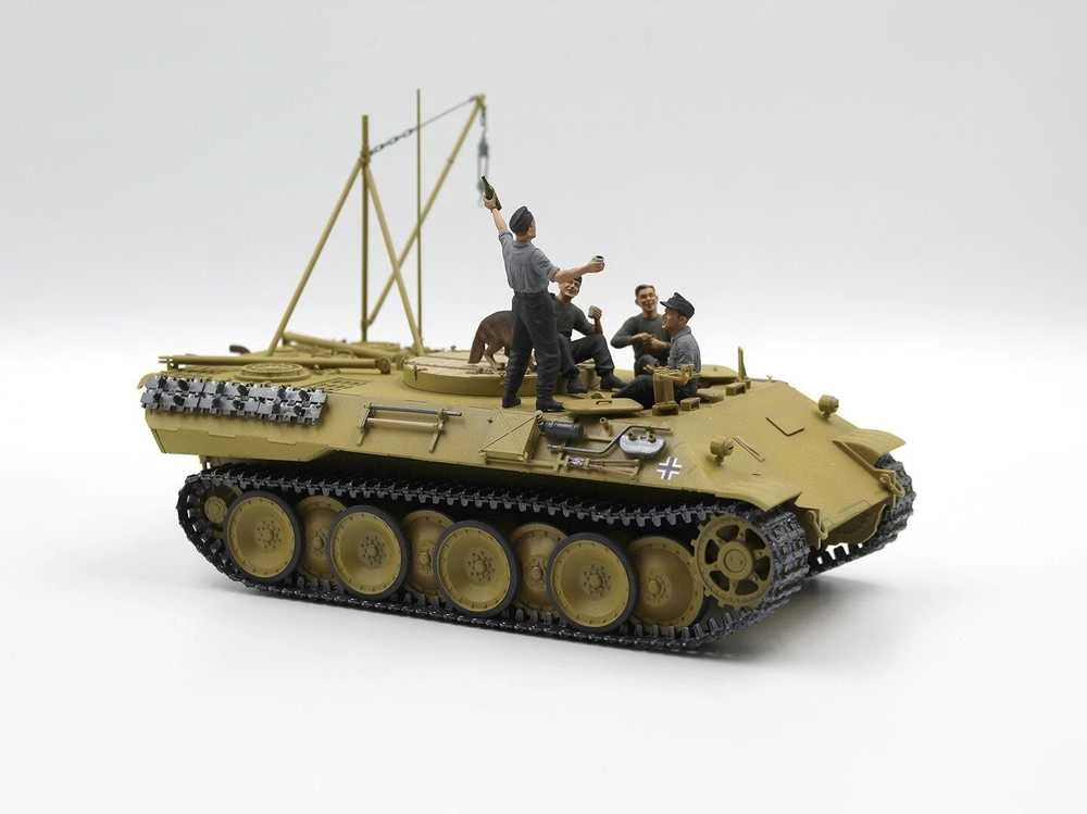 ICM „Prost!“ Vokiečių tankistų figūrėlės Bergepanther, 1/35 (35343)