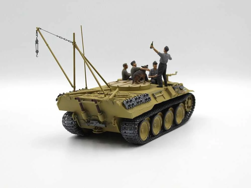ICM „Prost!“ Vokiečių tankistų figūrėlės Bergepanther, 1/35 (35343)