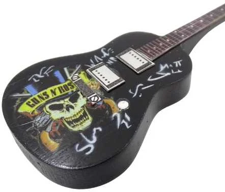Indominiguitars Mahagonio gitaros raktų pakabukas „Guns N’ Roses“ fanams – puiki dovana