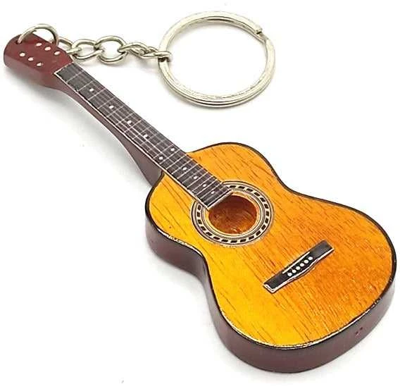 Indominiguitars Medinis klasikinės gitaros raktų pakabukas – raudonmedis, dovana gitaristui