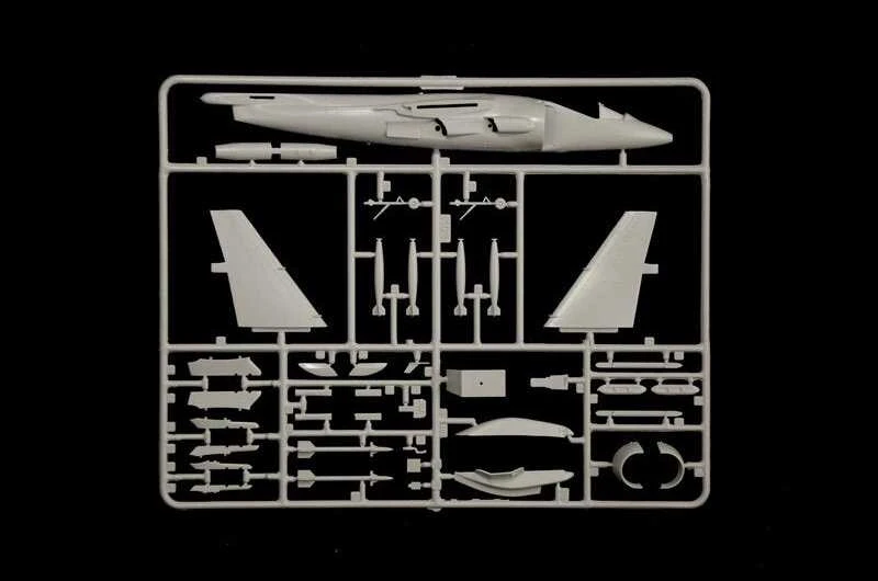 Italeri AV-8B Harrier II 1/72 plastikinis lėktuvo modelis